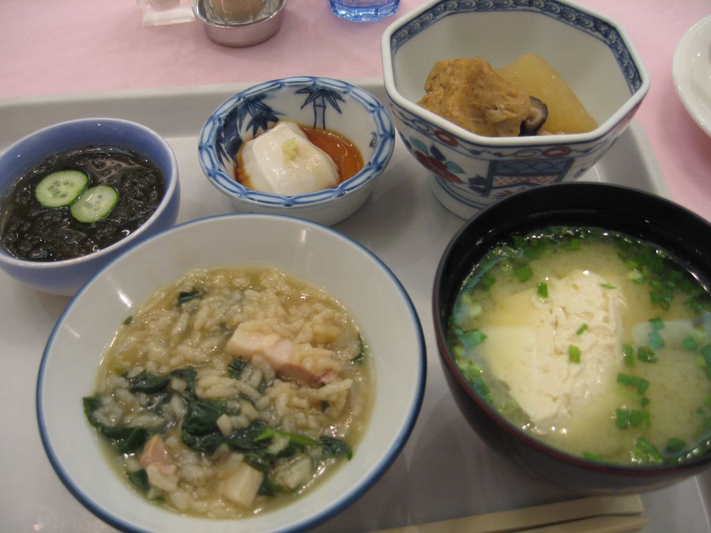 翌朝の朝食 沖縄家庭料理バイキングなので 朝はほとんど食べない俺