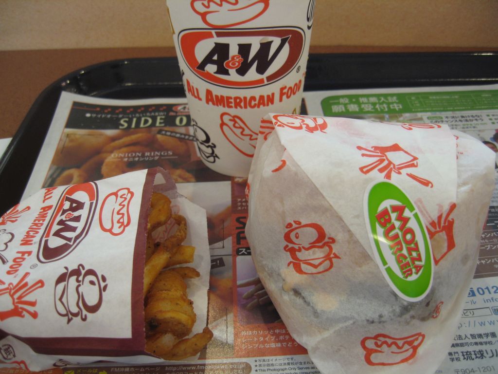 最終日の昼食はぜひ行きたかったA&W ドリンクは噂のルー