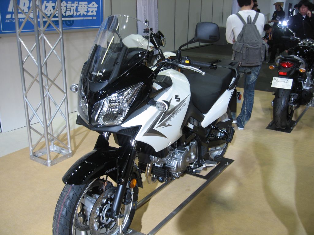 DL650 こんなマイナー車をさらっと展示するあたりが さすが鱸