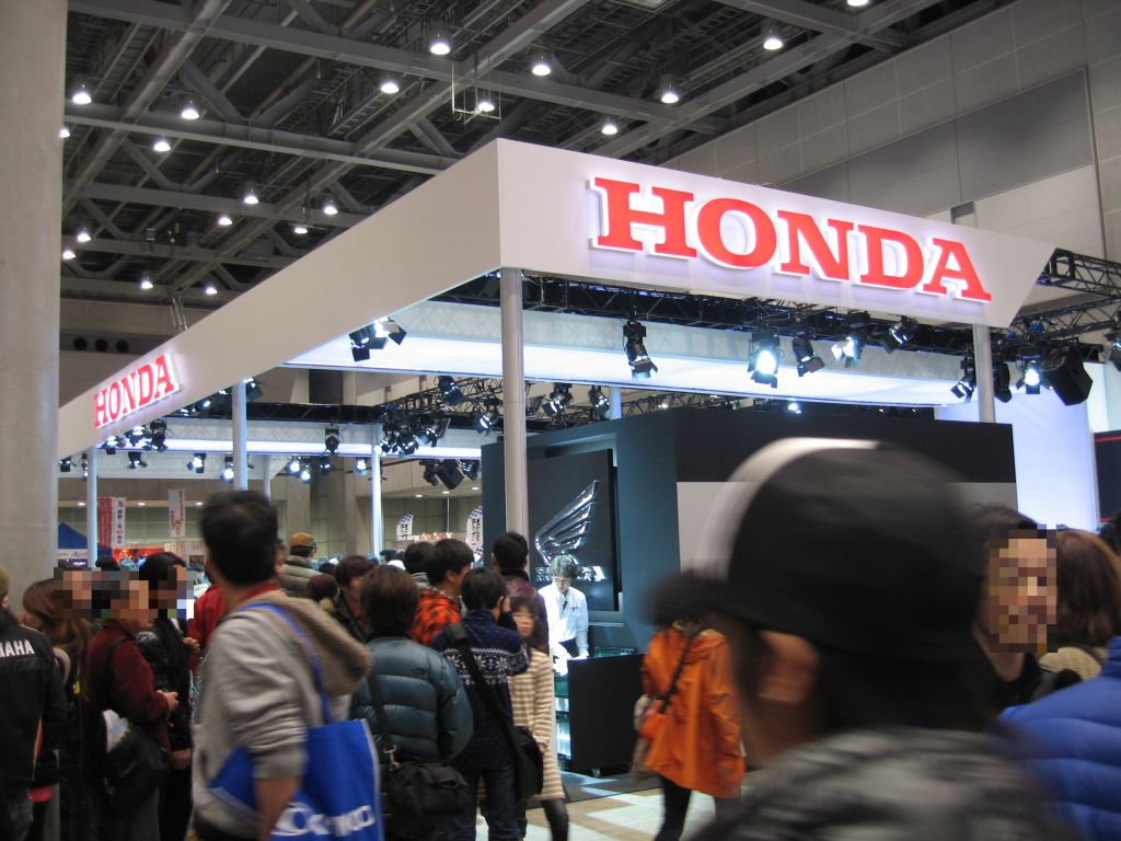 HONDAブース 国産3メーカは並んで展示されてたのに YAMA