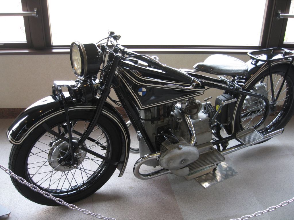 1928年製BMW R63 酒屋の自転車にエンジン乗っけたみたい