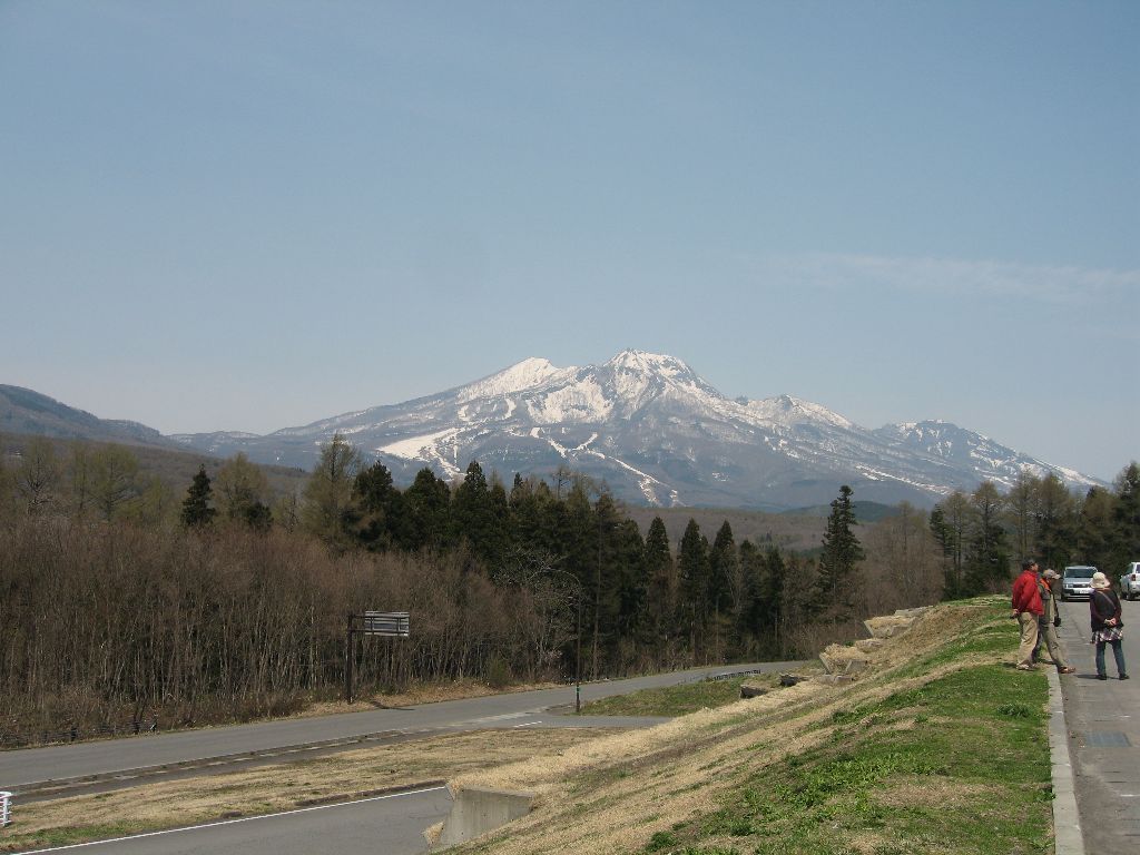 道の駅しなのの駐車場から 山の名前はわからないけど結構な景色。