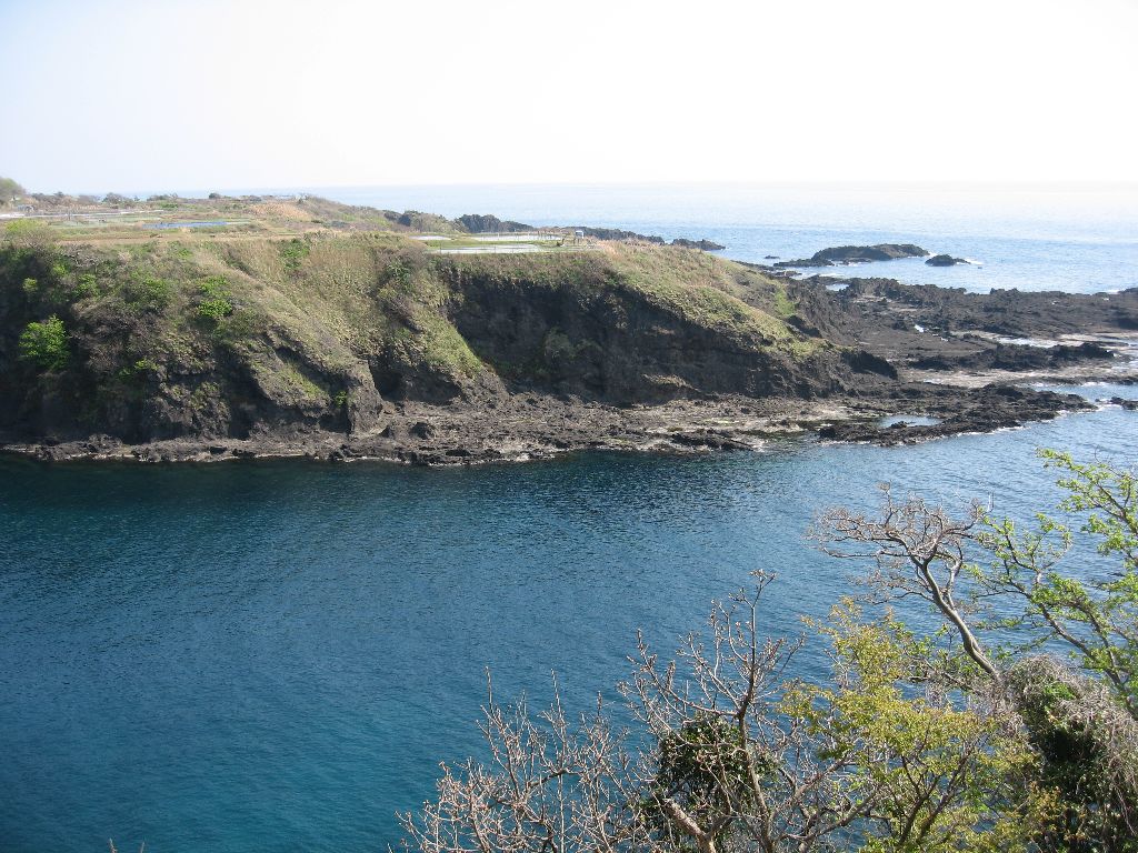 島の南の端っこ近くの深浦。