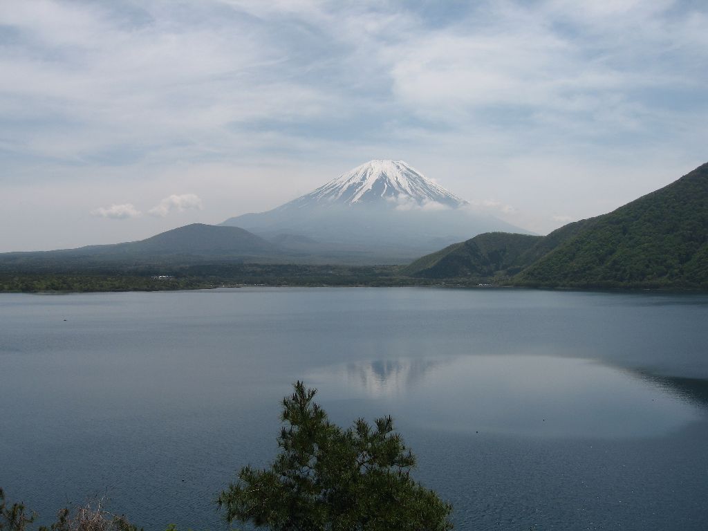 １人で富士五湖ツーリングに行ってきたお  本栖湖。 ここに来ると