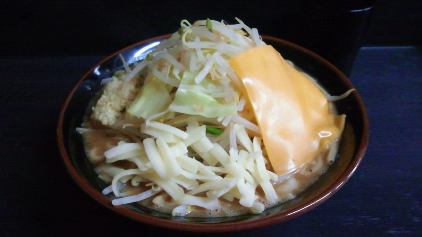 二郎系で味噌が食べれるってことで初訪問しました。 トッピングはニ