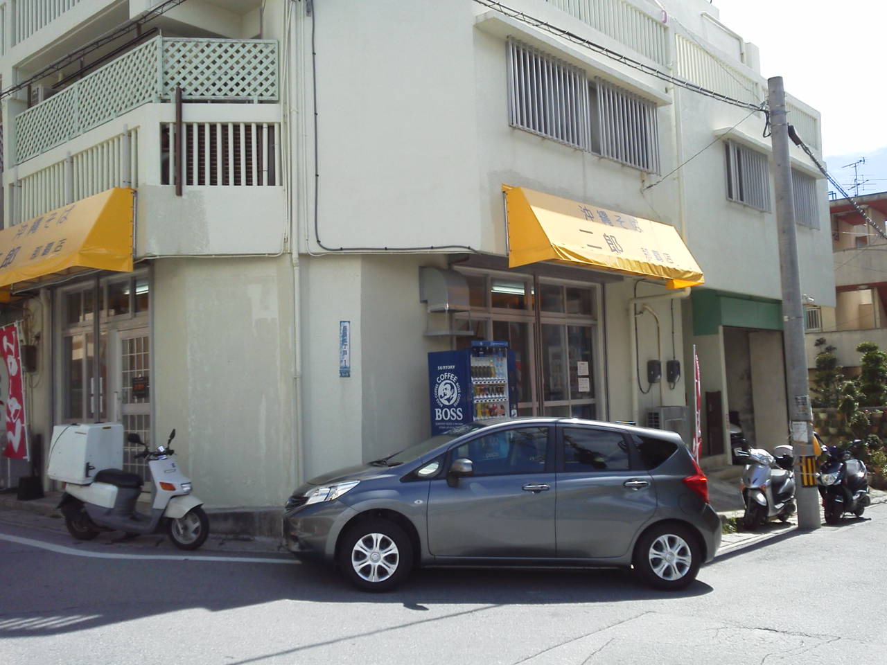 ラーメン二郎新橋店元助手の方が開店されたという噂のお店。 出入口