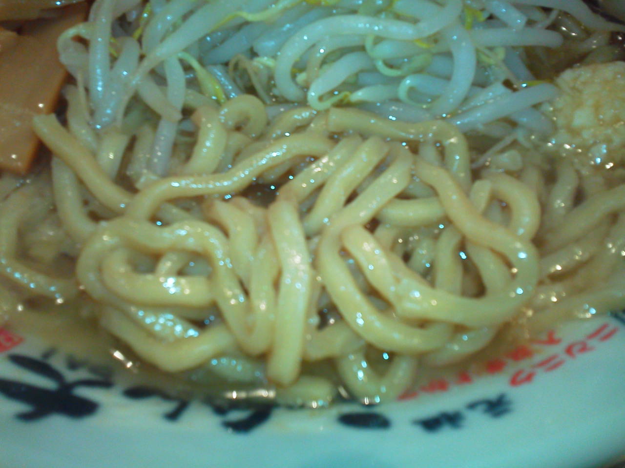 その8  麺は中太で、以前に蒲田で食べた時( http://bb
