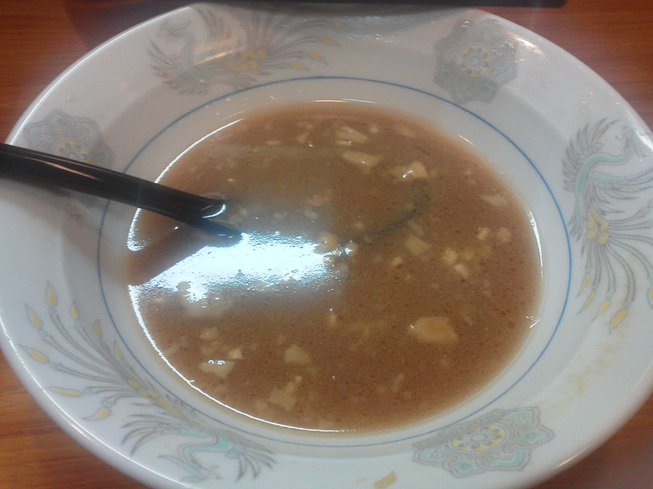 その11 スープ  インスパでよくある背脂豚骨スープと、二郎のス