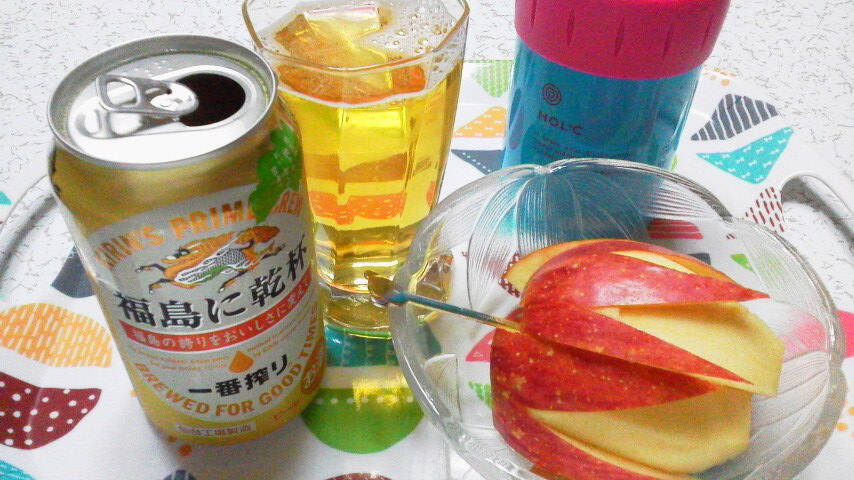 食後のデザートは、うさぎリンゴと福島に乾杯♪