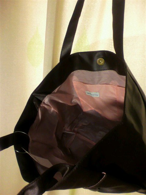 ちなみにバッグ内側 ｶﾞｰﾘｰ袋のリボンバッグと同じくピンク 茶