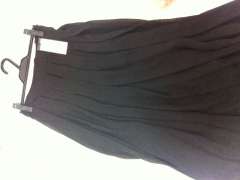 黒のシフォンマキシプリーツスカート