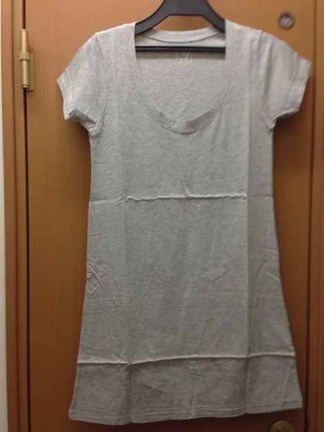 グレーTシャツ 7140円