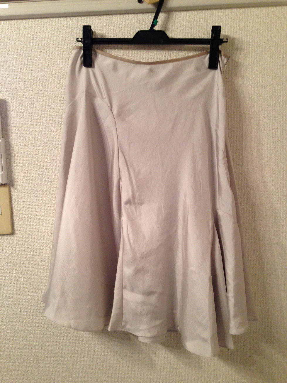 ×サテンスカート