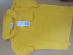 黄色ポロシャツ