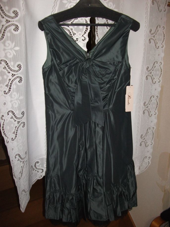 ◎ノースリーブドレス　濃い緑　\28,000  最初見たときは黒