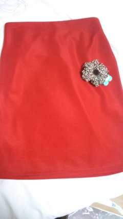 ○真っ赤なタイトスカート　3990円 最初うわって思ったけど意外