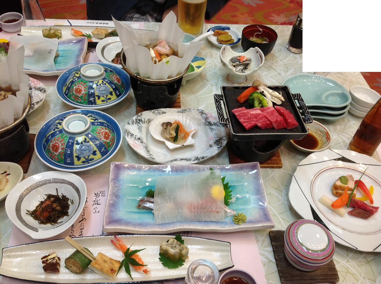 二人分でこんな感じでした。向かいに父が、隣に母がいました。 普段