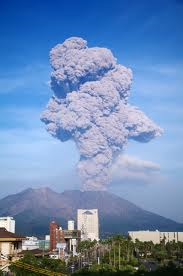 14時43分、桜島爆発噴火、噴煙火口上1300ｍ、噴石：６合目（