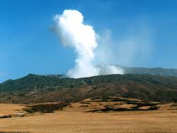 17時4分、阿蘇山噴火、噴煙火口上400ｍ、 http://ww