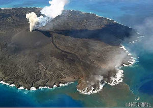西之島、 1時20分、噴火、噴煙火口上2600ｍ、 https: