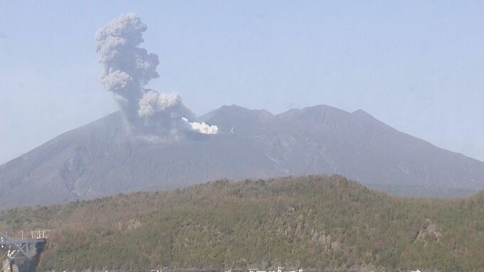 桜島昭和火口、 11時10分、噴火、噴煙火口上1000m、 ht