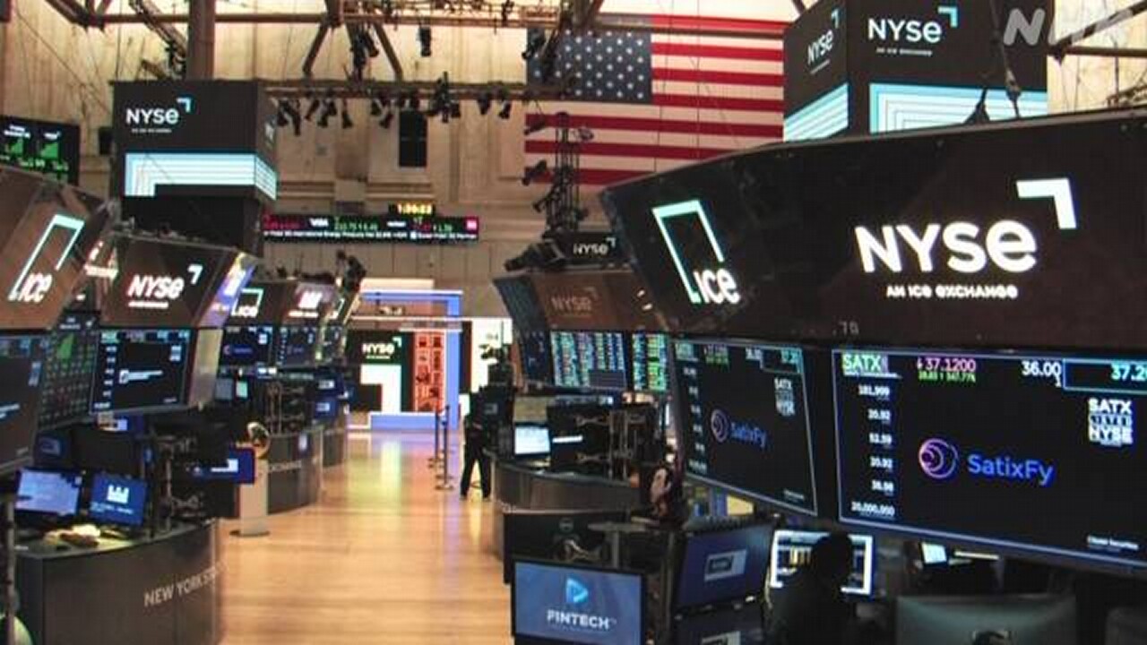 NY株式市場のダウは一時９００ドル超の下げで、終値は６１０．７１