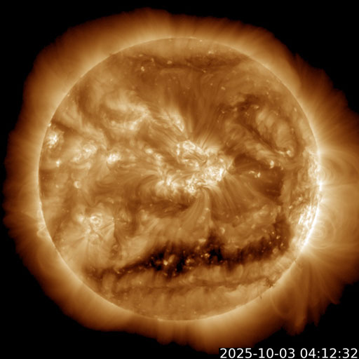 ３日13時12分32秒（日本時間）の太陽コロナの様子、