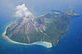 薩摩硫黄島、 2時7分、噴火、噴煙火口上400m、 https: