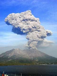 7時11分、桜島爆発噴火、噴煙火口上2600ｍ、噴石：４合目（昭