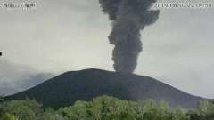 浅間山、 22時8分、噴火、噴煙火口上1800ｍ以上、 http