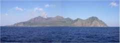諏訪之瀬島、 0時34分、噴火、噴煙火口上1100m、 http