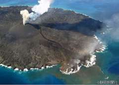 西之島、 13時00分、噴火、噴煙火口上1600m、 https
