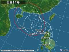 １日２１時、フィリピンの東の海上の熱帯低気圧が発達し台風１１号が