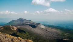 霧島山新燃岳、 3時00分、連続噴火継続、噴煙火口上100m、2