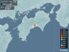 5時30分ごろ、Ｍ２．７　高知県中部 北緯33.6度　東経133