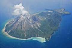 薩摩硫黄島、 2時7分、噴火、噴煙火口上200m、 https: