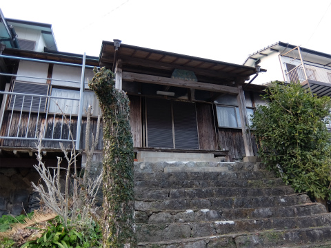 2026年1月2日(金) ・ ・ 4時頃に起きた。 みぞれ？の庭