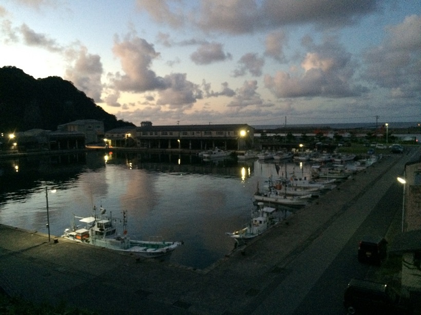 夕暮れの浜坂漁港。 ここまでの海の夕景も最高でした。  後半は、