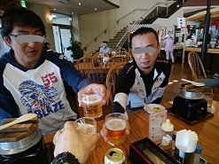昼食は岡山の農村レストランでバイキング。 ノンアルで乾杯しました