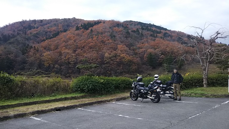 低い山でも紅葉が進んでいました。