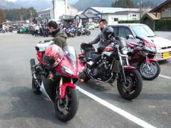 美山もバイクが多く、まるでモーターショーのような賑わいでした。 