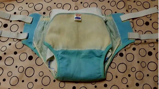 フタバのおむつカバー　成人が使う時のサポーターつけています　こう