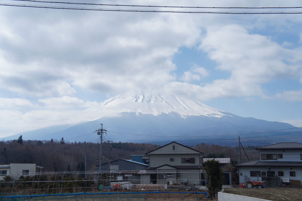 ちょっと移動してるウチに富士山見えて来た テンション上がって来る