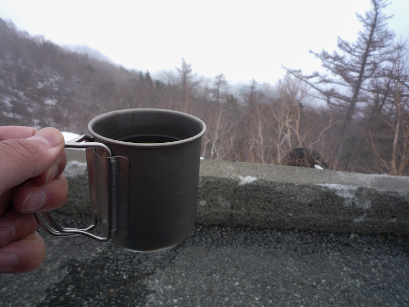 景色はよくないけど、温かいコーヒー最高！   すっかりラーツーの