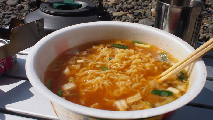 醤油ベースのニンニクの効いたピリ辛スープ 美味！