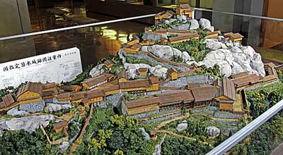この史料館の苗木城模型は一見の価値有り 岩山の上にこんな城作るな