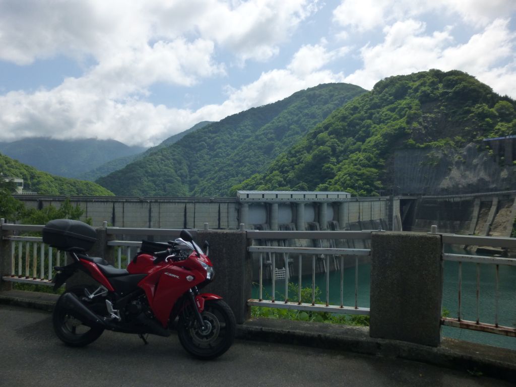 福井県の真名川ダムに到着