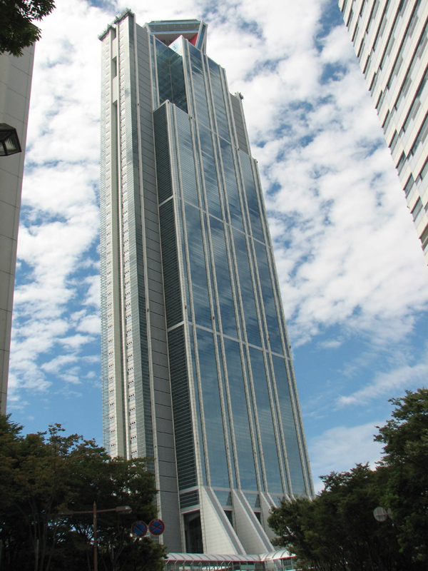 旧のWTC、現在はコスモタワーの愛称で知られる咲洲庁舎。