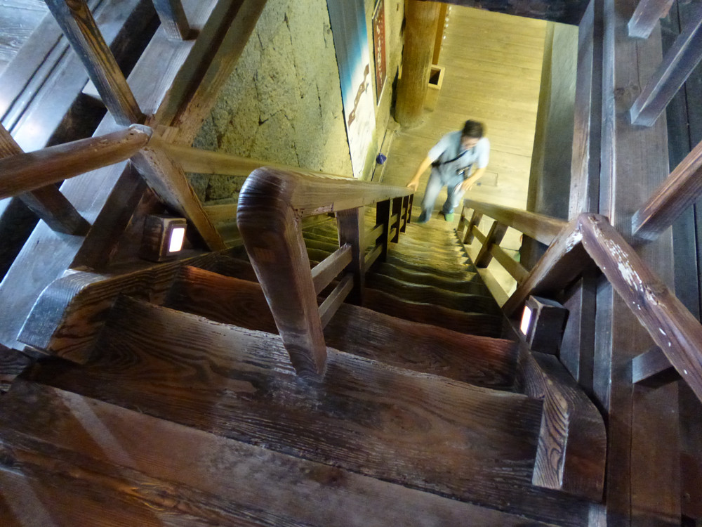 現存天守に行くとこのすり減ったツルツルの階段が見られるのが楽しみ