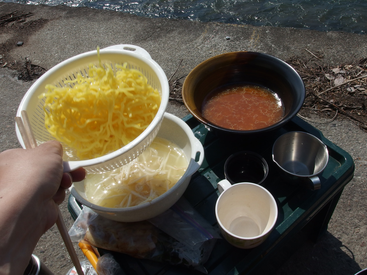 麺茹で上がり。 スープはマルちゃんのラーメンスープ芳醇みそ  道